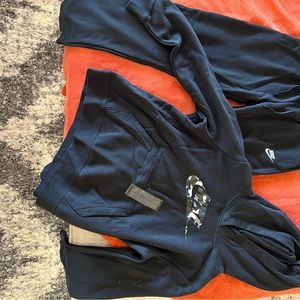 Nike Womens Black Sweatpants and Hoodie Size Medium